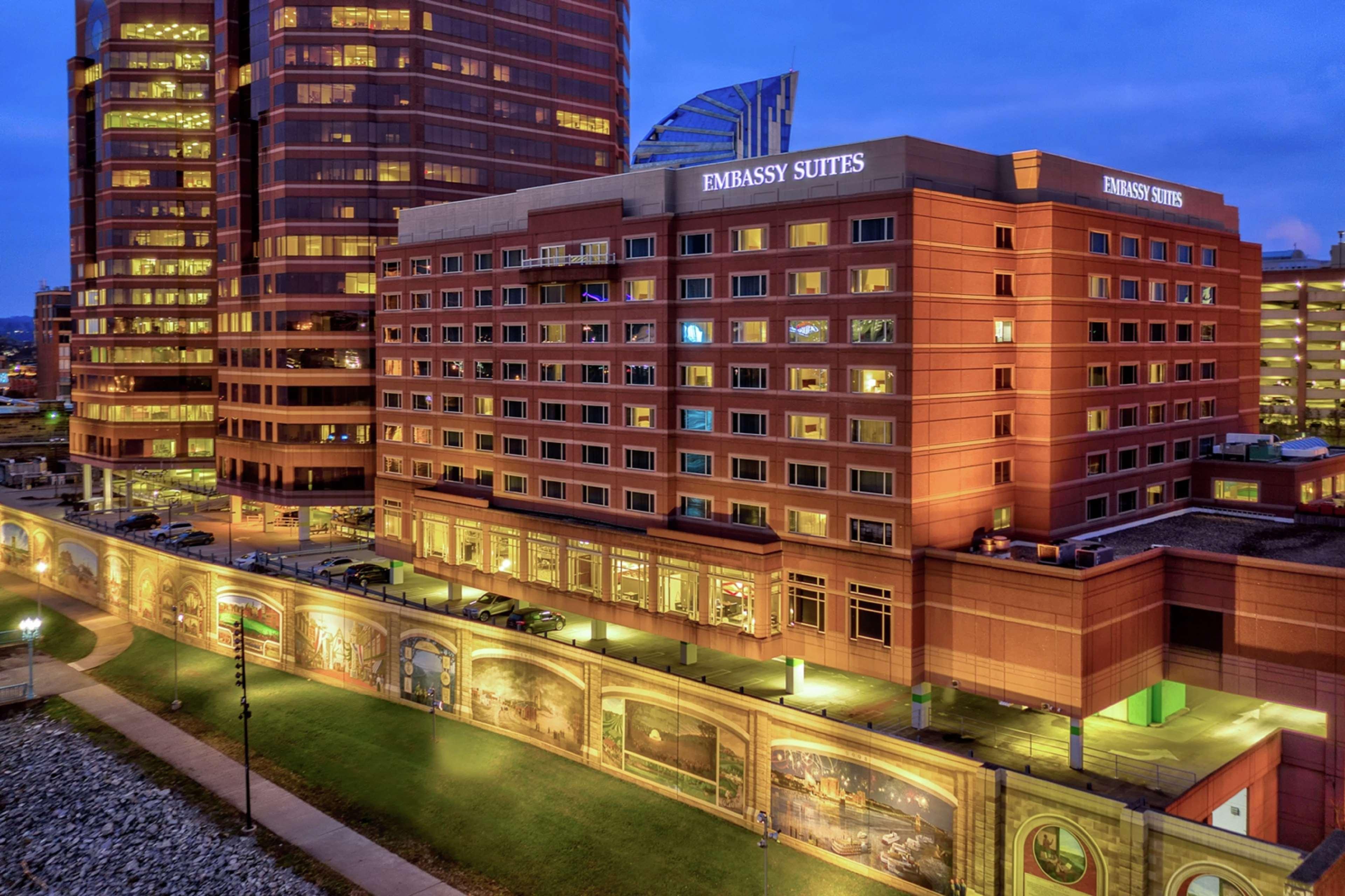 Embassy Suites Cincinnati - Rivercenter Covington Exterior photo