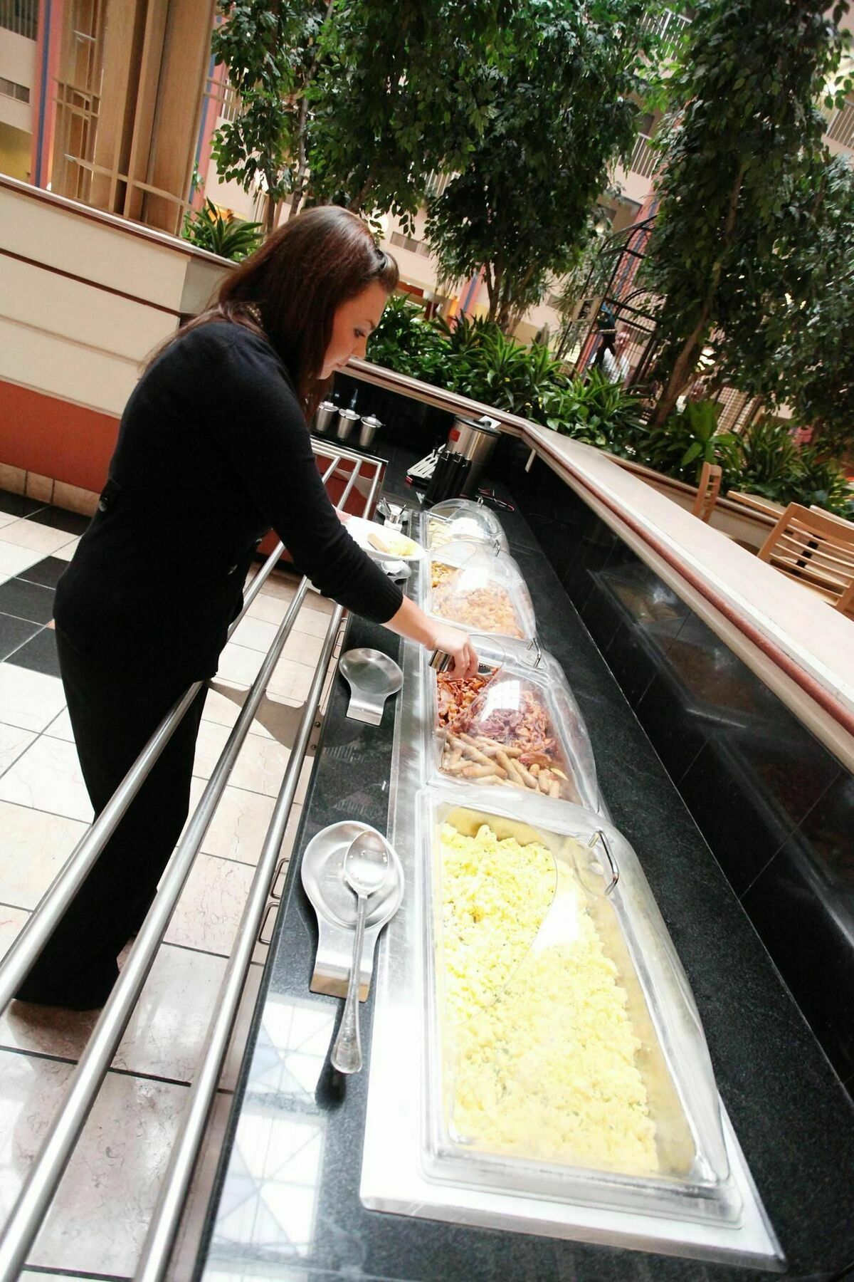 Embassy Suites Cincinnati - Rivercenter Covington Restaurant photo